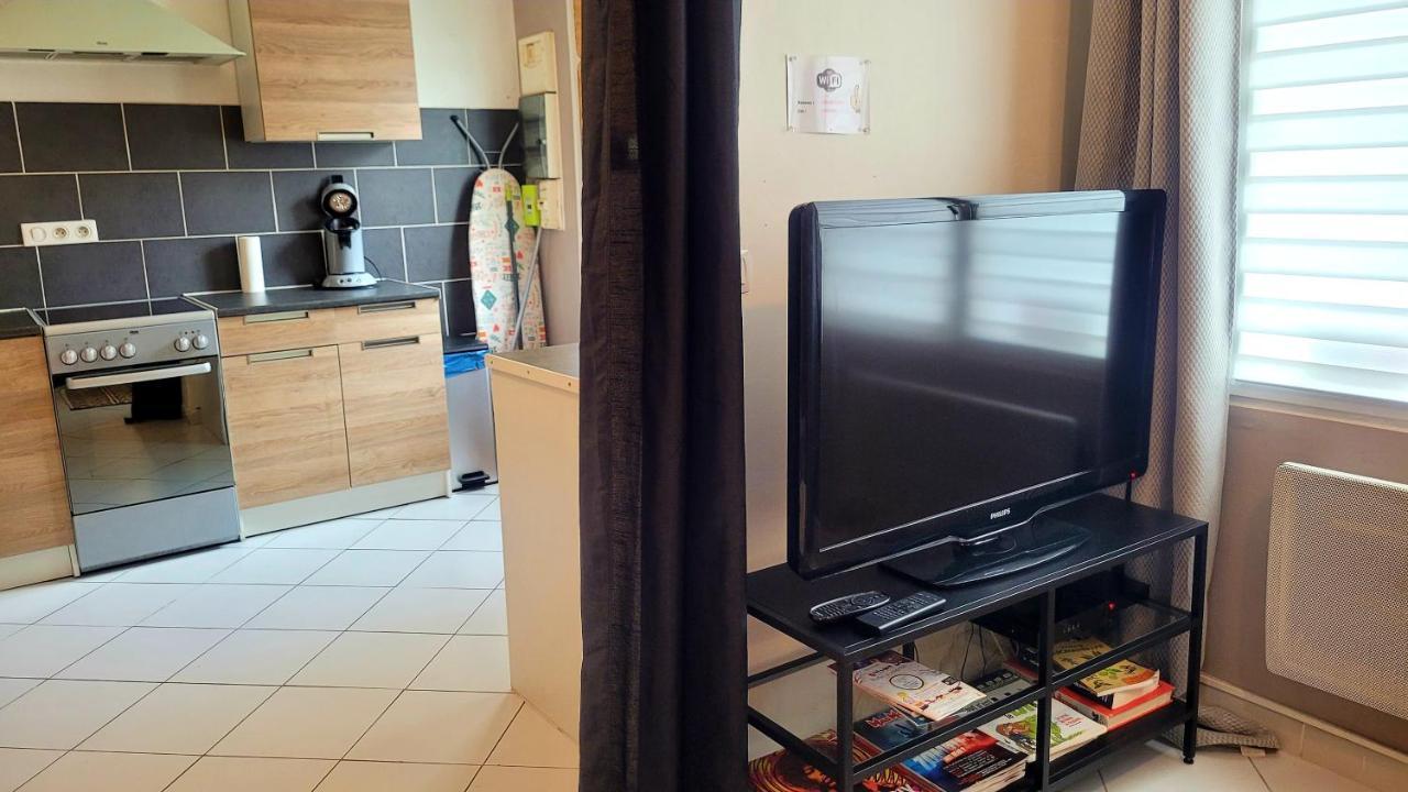 Ravissant Studio Prive 2 Pieces "Le Cosy" Tout Equipe Monchy-Saint-Eloi Exterior foto
